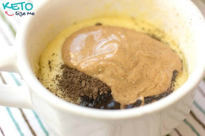 Delicious and Easy Keto Chocolate Peanut Butter Mug Cake Recipe