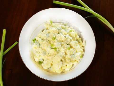 Keto Egg Salad Recipe - My FAVORITE lchf egg salad recipe. You can thank me later. - Egg salad with peppers, celery, mayo, mustard, and more. | ketosizeme.com