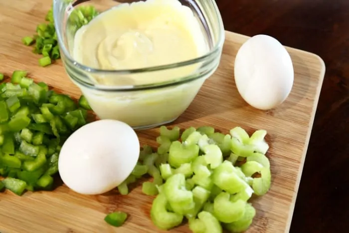 Keto Egg Salad Recipe - I LOVE egg salad and this recipe is loaded with flavor! Egg salad with peppers, celery, mayo, mustard, and more. | ketosizeme.com