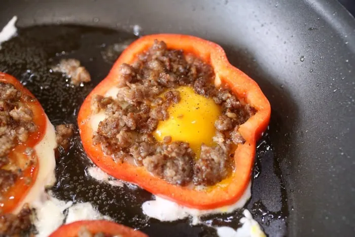 keto-breakfast-pepper-recipe-sausage-eggs-and-pepper-rings