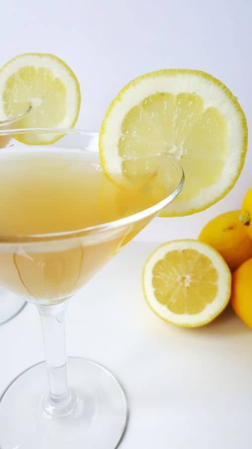 lemon drop drink in glass with lemons