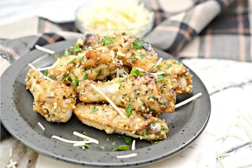 low carb chicken wings on a plate 