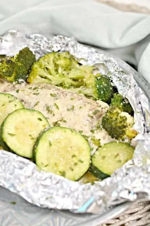 https://ketosizeme.com/wp-content/uploads/2020/10/Low-Carb-Garlic-Parmesan-Fish-Foil-Packet-Meal-Recipe.jpg.webp