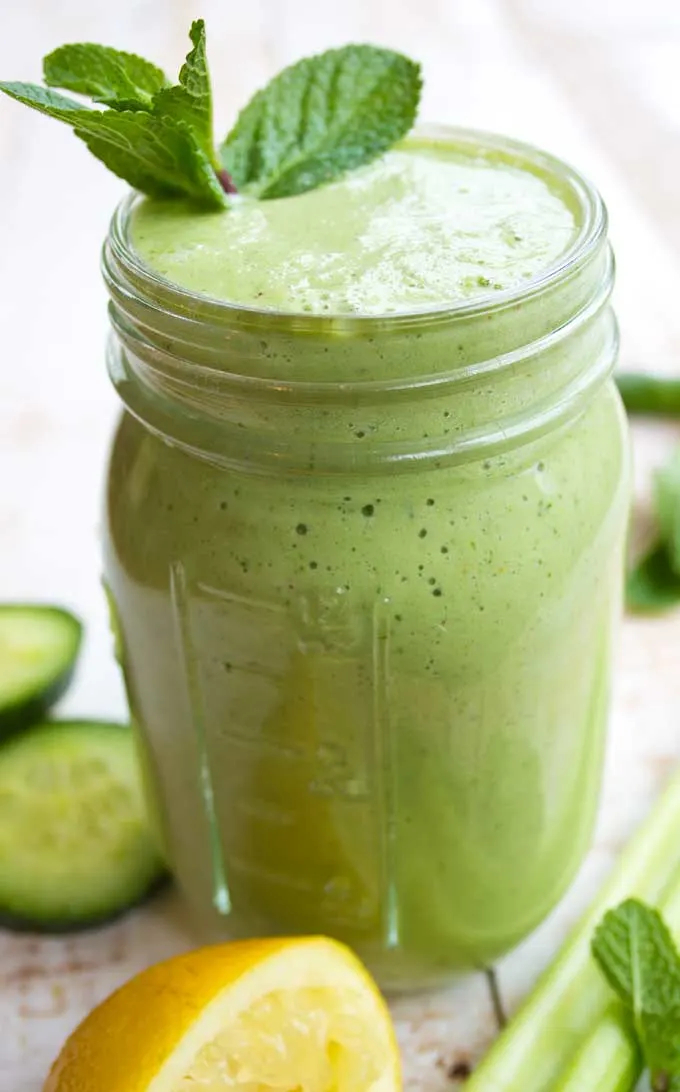 green smoothie in a mason jar 